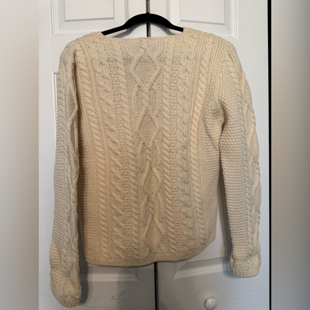 Beautiful, never worn, wool sweater from England. - Picture 3 of 3